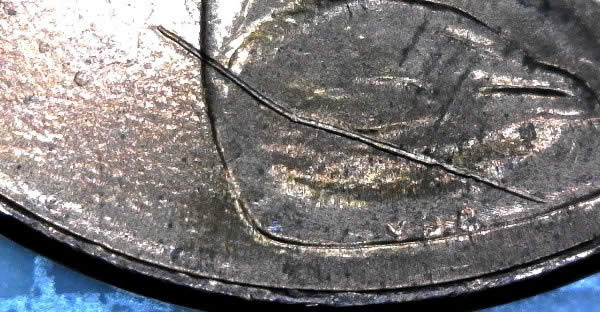 2001-P-Lincoln-Memorial-Cent-Struck-Through-Wire-Brush-Bristle-Found-CRH!